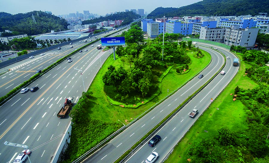 Nanping rapid greening improvement project of Longgang Shuiguan Expressway